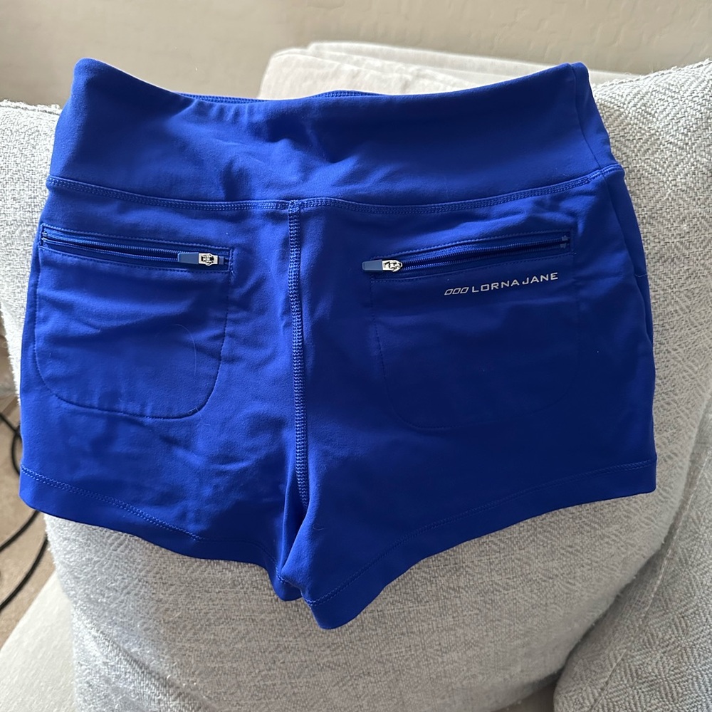 Lora Jane active